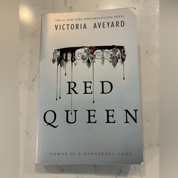 Red Queen by Victoria Aveyard - Picture 1 of 1